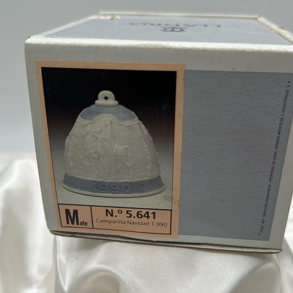 1990 Lladro Christmas Bell - Picture 8 of 8